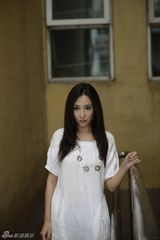 组图：“铁梨花”杜晓婷灵动写真 诠释清新自我