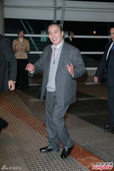 组图：汪圆圆婚礼甜蜜长吻 吴君如李嘉欣等到场