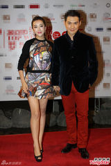 组图：吴奇隆光棍节不谈爱 刘诗诗身体亮红灯