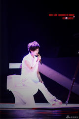 组图：李宇春生日策划 七年生日Live的六种色彩