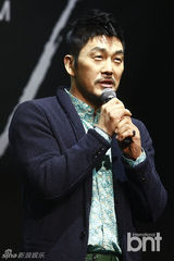 组图：韩星金英浩举办首张专辑发布会一展歌喉