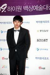 组图：众星亮相韩国百想艺术大赏