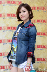 组图：成宥利郑糠云等出席时尚活动