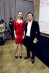 组图：张俪“萝莉装”亮相红毯可爱性感