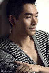 组图：朱泳腾最新写真尽显儒雅帅气