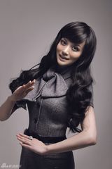 组图：唐于鸿写真变身时尚芭比 清新高贵表现力十足 