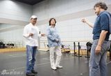 组图：张国立“零片酬”加盟歌剧 排练又演又讲