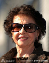 幻灯图集：法国女星莱斯利-卡伦留名星光大道