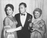 组图：伊丽莎白-泰勒与历任丈夫甜蜜瞬间