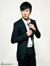 组图：高梓淇帅气西装写真展现熟男魅力