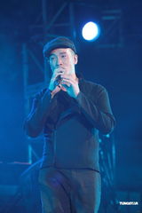 组图：黄贯中开唱未见朱茵 陈豪黄德斌助阵