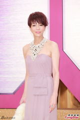 组图：郑裕玲亮相红毯 皮草雍容华贵