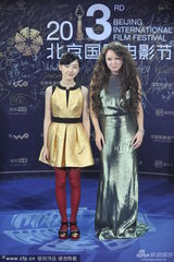 组图：莎拉-布莱曼亮相北京电影节蓝毯
