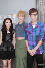 组图：容祖儿直斥不实报道 否认与何韵诗伦敦秘婚