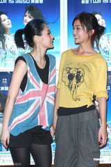 组图：Twins为演唱会彩排 表演嘉宾Boyz助阵