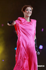 幻灯：郑秀文许志安相拥献唱 梁洛施李嘉欣捧场