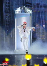 组图：BigBang火热开唱 座无虚席粉丝high翻场