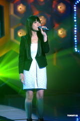 幻灯图：泳儿性感装扮抢收视 何润东想赴港苦练粤语