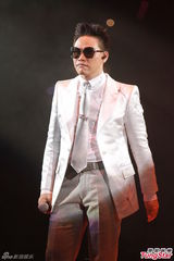 高清图：众巨星撑场雷颂德个唱 杨千嬅蕾丝诱惑