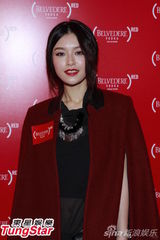 组图：文咏珊出席活动 何志恩挺徐濠萦生活健康