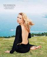 组图：超模凯特-莫斯《BAZAAR》大片秀玉腿