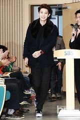 组图：灿烈土豪风现身《丛林法则》记者会