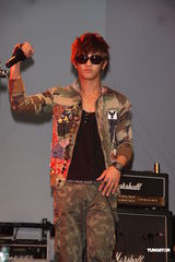 组图：东城卫入伍开暂别演唱会 汪东城担任嘉宾