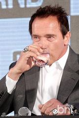 组图：施瓦辛格金知云出席《背水一战》记者会