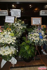 组图：刘家良殡仪馆设灵 姜大卫黄秋生等致祭