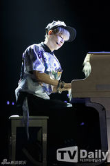 组图：SISTAR《MCountdown》夺冠 女团齐拼大腿