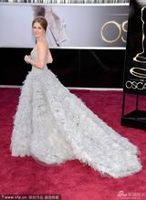 组图：奥斯卡红毯-女配提名艾米-亚当斯与老公