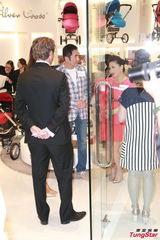 组图：袁彩云将产女 方中信愿尽好爸爸责任