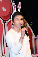 组图：俞灏明变萌兔挑逗粉丝 有望回归主持