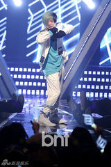 组图：韩团SJ-M首登MCD舞台 SISTAR19性感回归