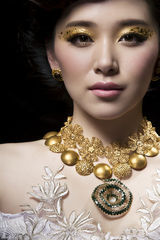 组图：阚清子珠宝大片端庄娇贵