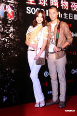 组图：钟汉良出席活动 名模辣妹香艳斗秀场面火爆