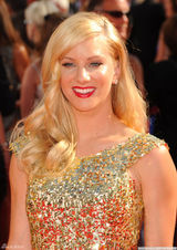 高清组图：艾美奖红毯 希瑟-莫里斯礼服金光闪闪