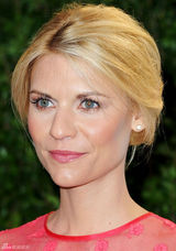 高清组图：奥斯卡派对克莱尔-丹妮斯玫红色礼服