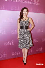 高清图：众佳丽二次面试港姐 Barbie花裙现身有点土