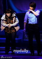 组图：Kara朴圭丽等出演音乐剧《美女的烦恼》