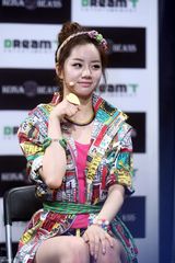 高清组图：韩女团Girl’sDay专辑首唱会甜美可爱