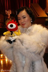 幻灯图：《精武风云》探班 舒淇演舞女甄子丹秀琴艺