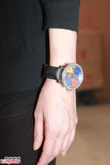 组图：梅艳芳49岁冥寿粉丝拜祭 明年可能办十周年悼念会