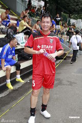 组图：马国明出席活动自曝爱踢足球