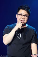 组图：萧敬腾上海开唱雨神未发威 被何韵诗调侃