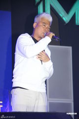 组图：巫启贤为台北个唱彩排 透露明年将推新专辑