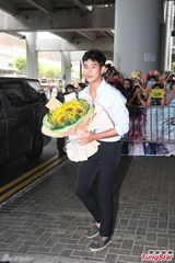 组图：韩星金秀贤赴港宣传新片 暖男亲民随和