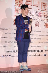 组图：林忆莲获最佳国语女歌手 常石磊代领