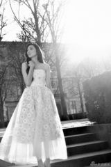 组图：吴佩慈受邀巴黎高定秀 蕾丝裙飘逸似仙子