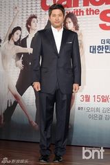 组图：韩国打造《舞林大道》 金圭丽裸背霏优雅